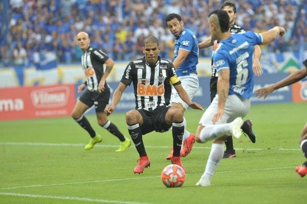 Fotos do primeiro clssico da final do Mineiro, entre Cruzeiro e Atltico, no Mineiro