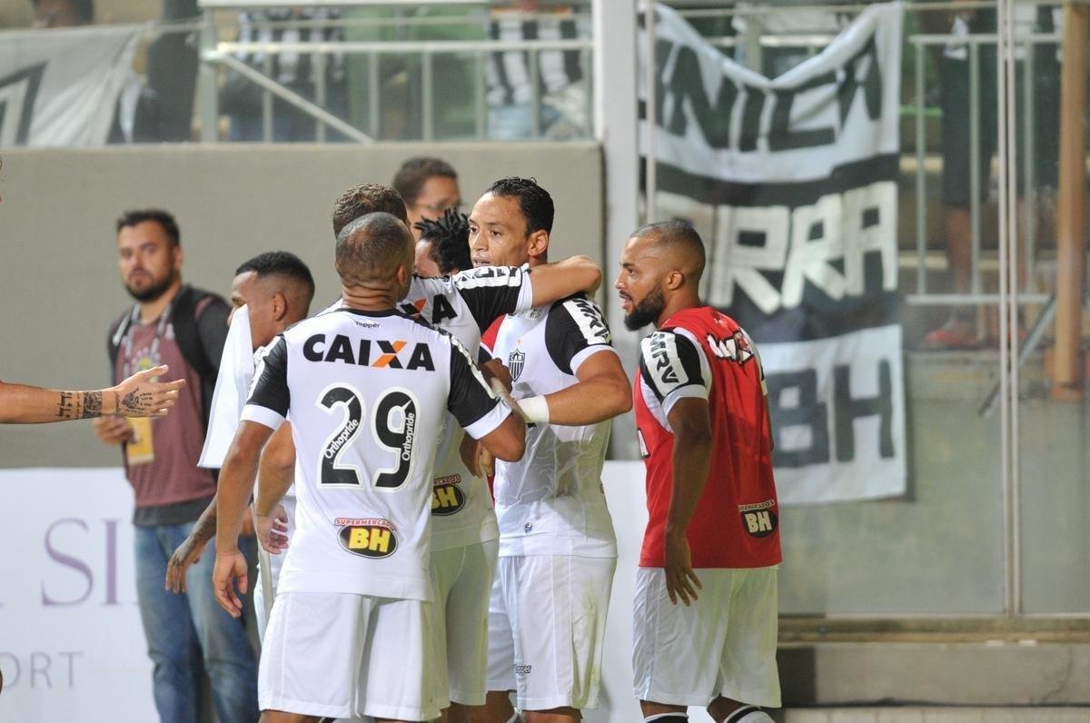 Depois de lances polmicos, Atltico confirmou vitria com gols de Rger Guedes e Ricardo Oliveira