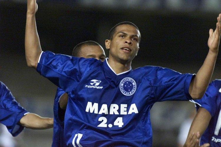 Geovanni disputou seu primeiro jogo pelo Cruzeiro aos 17 anos e 2 meses de idade, em 30 de março de 1997, no triunfo por 3 a 1 em cima do Mamoré, pelo Campeonato Mineiro. Em três passagens pela Toca, o meia-atacante contabilizou 47 gols em 190 partidas.