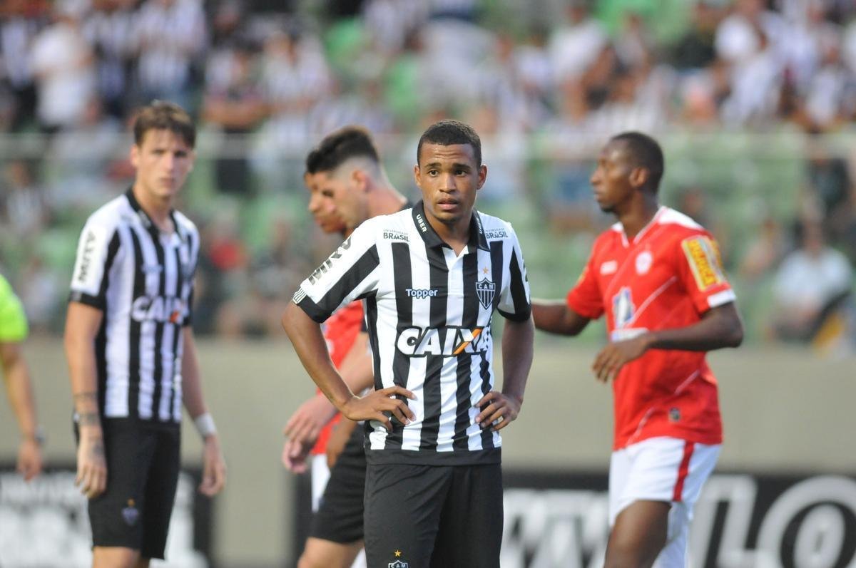 Alerrandro: atacante de 18 anos era um dos grandes artilheiros da base e chegou ao profissional este ano. Fez 12 jogos, cinco como titular e deu duas assistncias. Tem sido utilizado por Levir Culpi com frequncia.