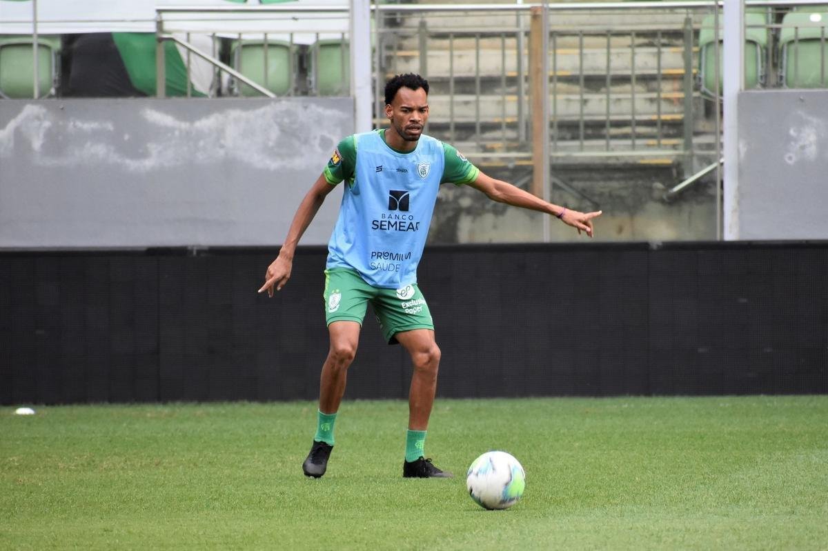 Nesta terça-feira (17), o América realizou atividades com bola na Arena Independência, em Belo Horizonte. O zagueiro Eduardo Bauermann, recuperado de uma cirurgia no joelho esquerdo, participou normalmente das atividades e é opção para o técnico Lisca. A equipe mineira se prepara para o confronto contra o Internacional, em partida válida pelas quartas de final da Copa do Brasil. No jogo de ida, o Coelho venceu por 1 a 0 em Porto Alegre e, agora, entra em campo por um empate para avançar às semifinais do torneio.
