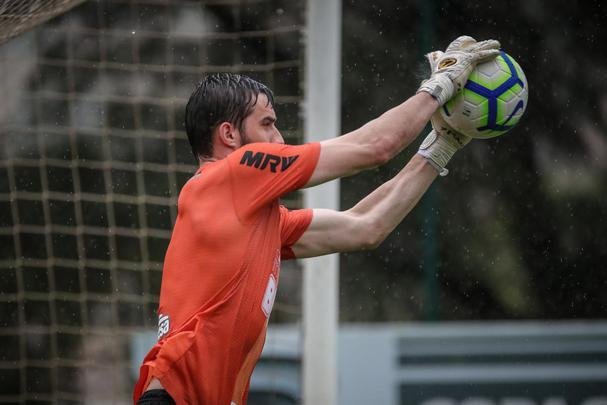 Atlético treina com Victor e Jair em campo; veja fotos