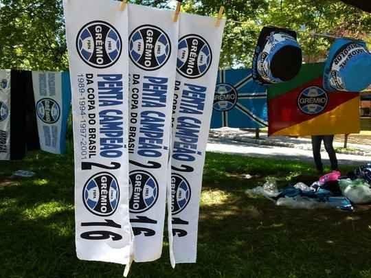 Ambulantes já fazem a 'festa' nas ruas de Porto Alegre com os seus produtos