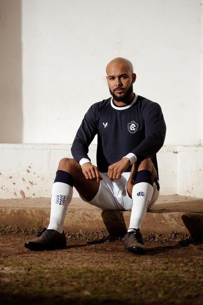 Camisas com mangas longas de Amrica, Botafogo-SP, CSA, Cricima, Figueirense, Remo, Santa Cruz e Vitria