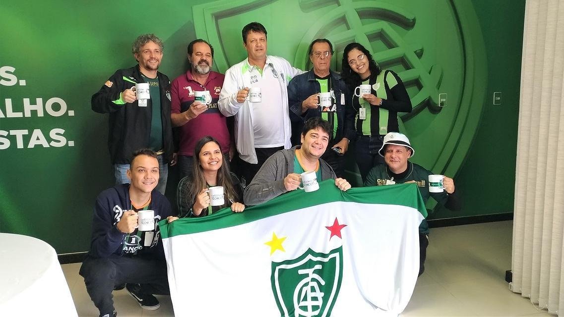 Adilson Batista recebeu grupo de torcedores do Amrica em caf da manh no CT Lanna Drumond