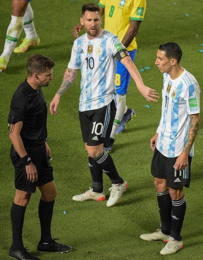 Sem Neymar, Brasil encarou a Argentina em clssco agitado pelas Eliminatrias