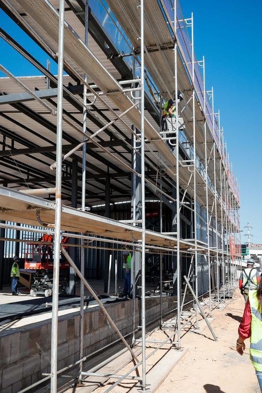Ideia  mostrar a realidade das obras de construo do estdio do Galo
