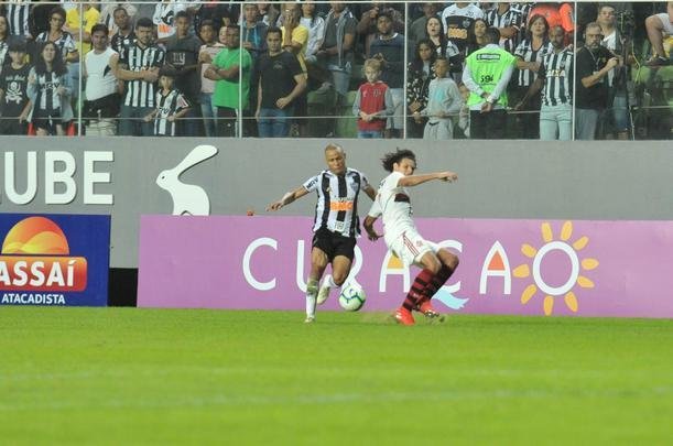 Galo derrotou Flamengo por 2 a 1 e assumiu provisoriamente a segunda posio no Brasileiro