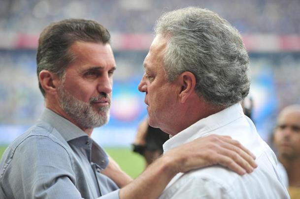 As expresses dos tcnicos Abel Braga, do Cruzeiro, e Vagner Mancini, do Atltico, durante o clssico no Mineiro pela 32 rodada do Campeonato Brasileiro. No comeo do jogo, eles se abraaram em clima amistoso.