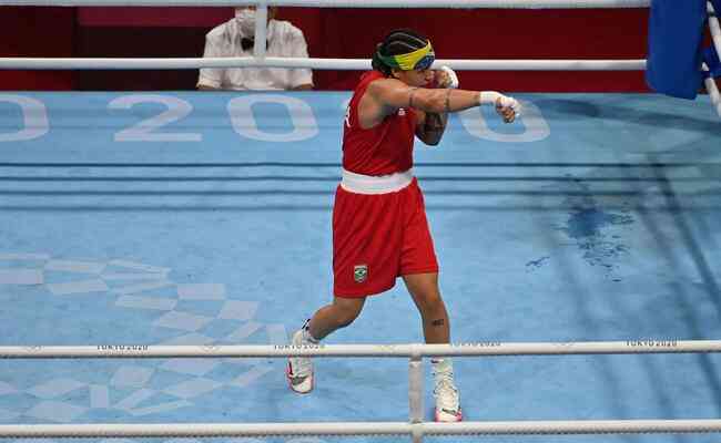 Pugilista Beatriz Ferreira  campe mundial e candidata ao ouro na categoria entre 57kg e 60kg