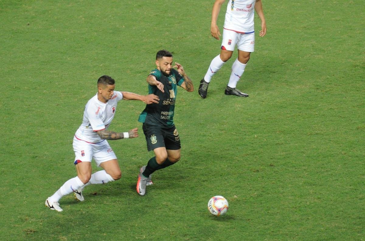 América x Paraná: veja fotos do jogo no Independência