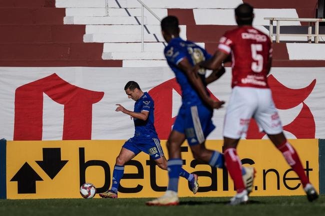 Fotos da partida entre Vila Nova e Cruzeiro, no OBA, pela Série B do Brasileiro