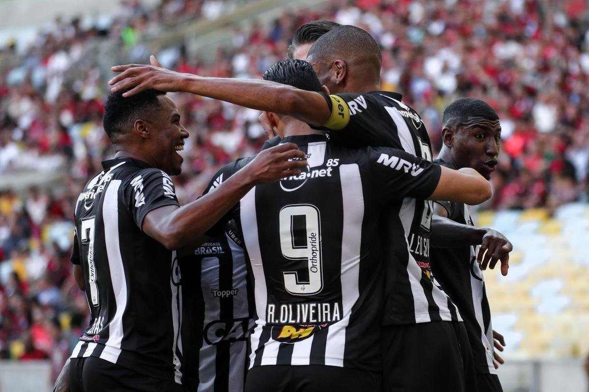 Leonardo Silva, de cabeça, empatou para o Atlético aos 22 do primeiro tempo: Flamengo 1 x 1 Atlético