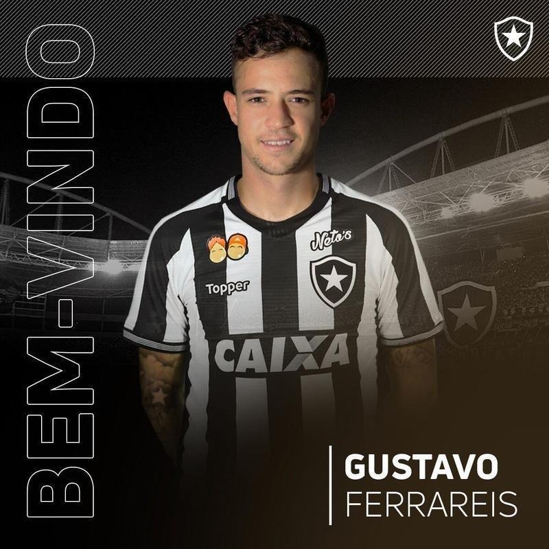 Outro jogador oficializado pelo Botafogo  o meia Gustavo Ferrareis, que se destacou pelo Figueirense na Srie B de 2018. Ele foi emprestado pelo Internacional por uma temporada.