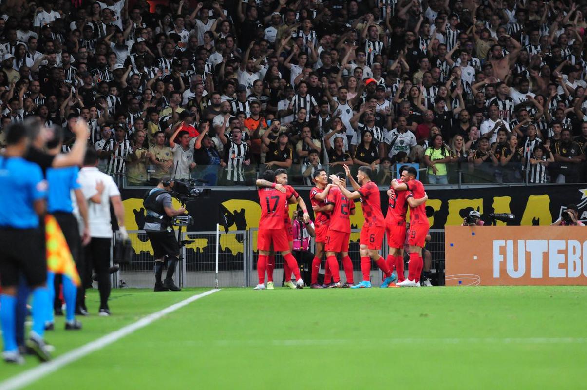 Fotos do jogo entre Atltico x Libertad, pela Copa Libertadores