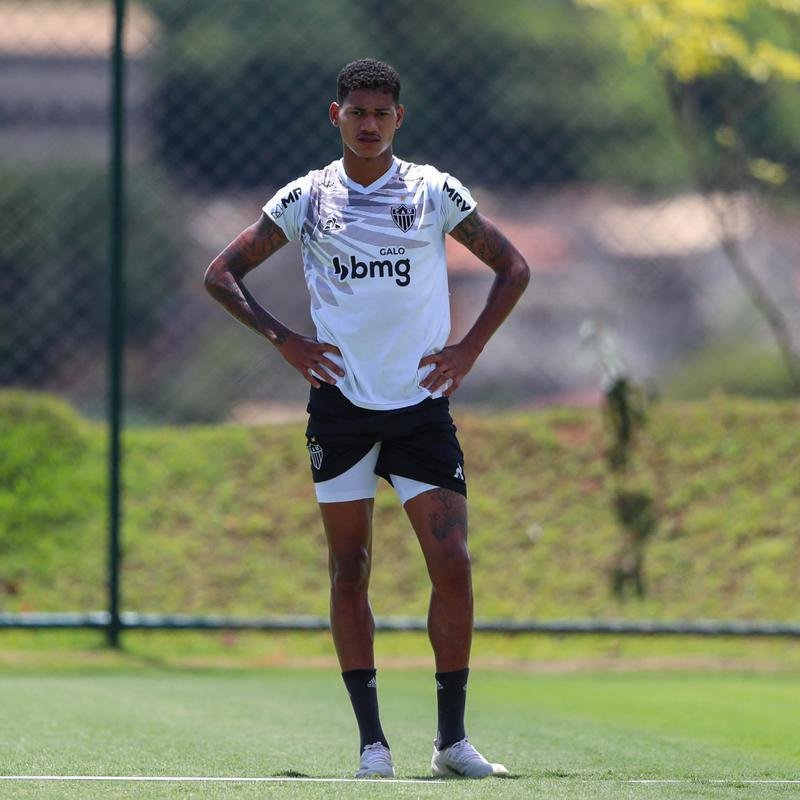 Marrony - Titular como centroavante no início da passagem de Sampaoli pelo Atlético, o jovem atacante de 21 anos perdeu espaço com as chegadas de Sasha e Vargas. Agora, pode voltar a ser aproveitado pela ponta, setor do campo que já ocupou diversas vezes quando vestia a camisa do Vasco.