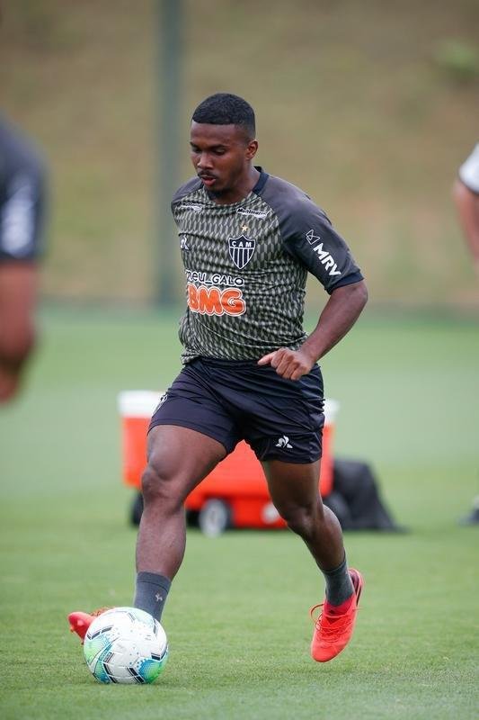 Imagens do primeiro treino de Eduardo Vargas pelo Atltico