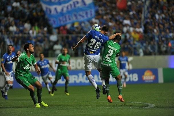 Com gols de Thiago Neves, Arrascaeta e Ded, Cruzeiro goleou a Chapecoense por 3 a 0
