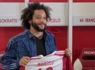 Marcelo recebe camisa 12 e  apresentado no Olympiacos; assista