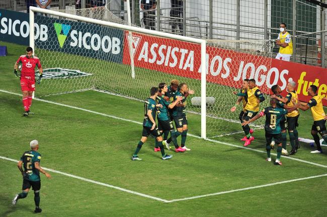 Fotos do jogo entre Amrica e Cruzeiro, pela semifinal do Mineiro