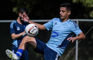 Fotos do treino do Cruzeiro nesta quinta-feira (4), na Toca da Raposa II, em Belo Horizonte. Time celeste enfrentar o Tombense no sbado, s 19h, no Mineiro, pela Srie B.