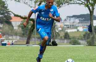 A Ponte Preta anunciou a contratao do volante Vander, revelado pelo Cruzeiro e que estava no Tombense