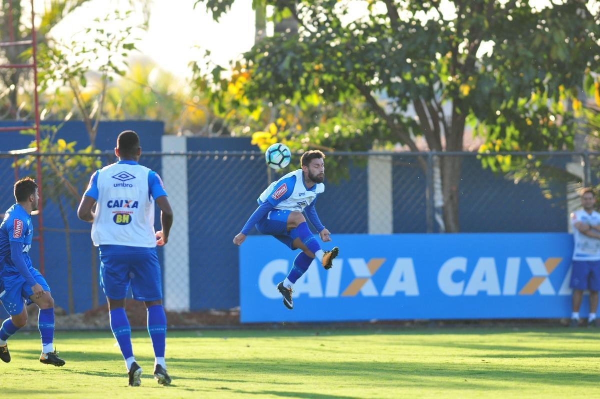 Imagens do treino do Cruzeiro desta quinta-feira, na Toca da Raposa II (Alexandre Guzanshe/EM D.A Press)