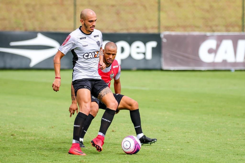 Imagens do treino coletivo comandado por Oswaldo de Oliveira
