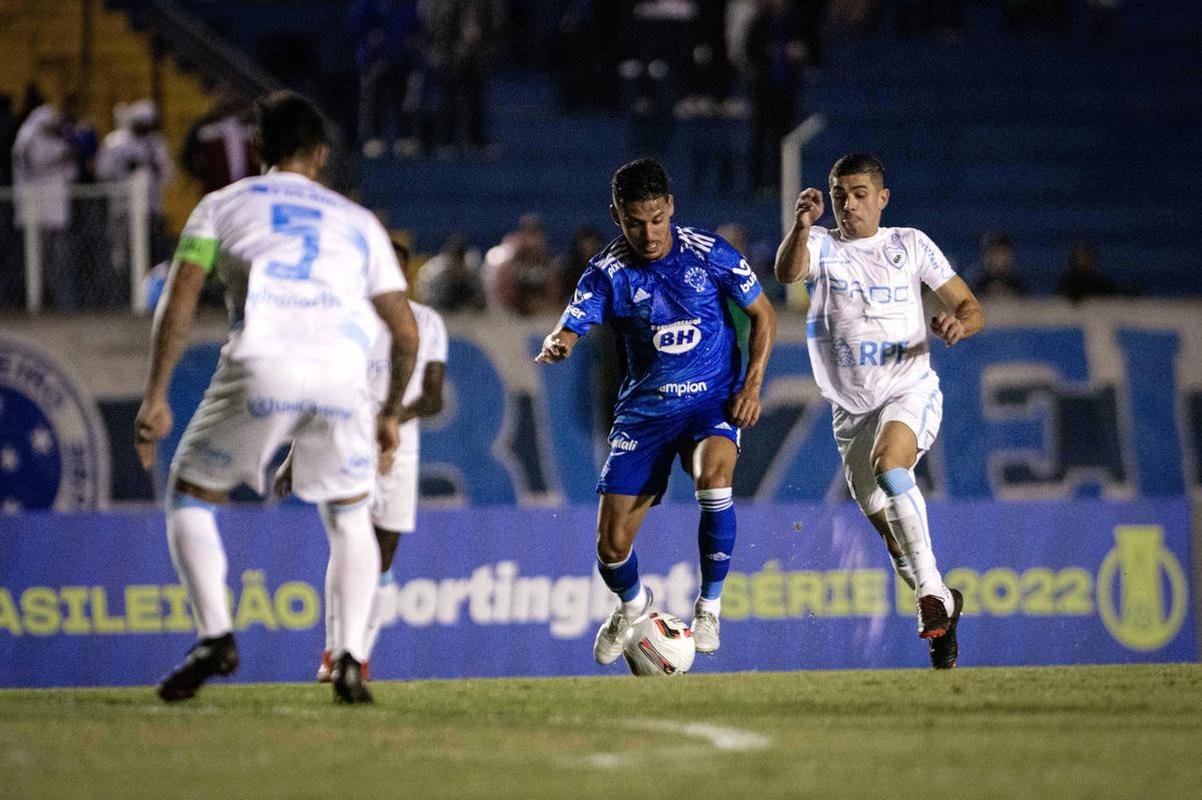 Fotos da partida entre Londrina e Cruzeiro, pela S�rie B