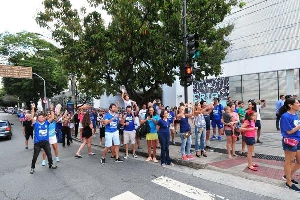 Chegada das campeãs da Superliga Feminina à sede do Minas, em Belo Horizonte. Em seguida, eles foram recepcionadas pelo presidente, por diretores e patrocinadores. Houve até brinde com champanhe