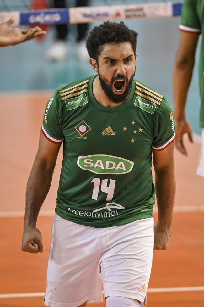 Cruzeiro se garantiu na decis�o do Sul-Americano de V�lei ao bater os argentinos do Policial Voley por 3 sets a 0, neste s�bado (5), no Gin�sio do Riacho, em Contagem. As parciais foram de 25/20, 29/27 e 25/16