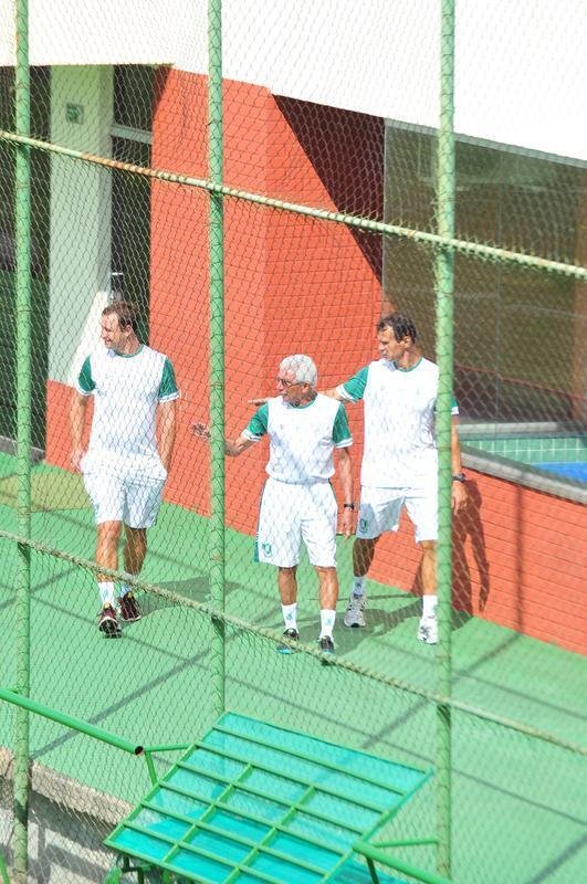 O Amrica se reapresentou nesta quinta-feira para a prxima temporada. Alm de j contar com os reforos, o Coelho mostrou o novo uniforme de treino, da Sparta, marca-prpria do clube