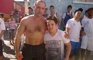 Torcedores do Cruzeiro na chegada ao Independncia (Rua Ismnia Tunes, no Horto)