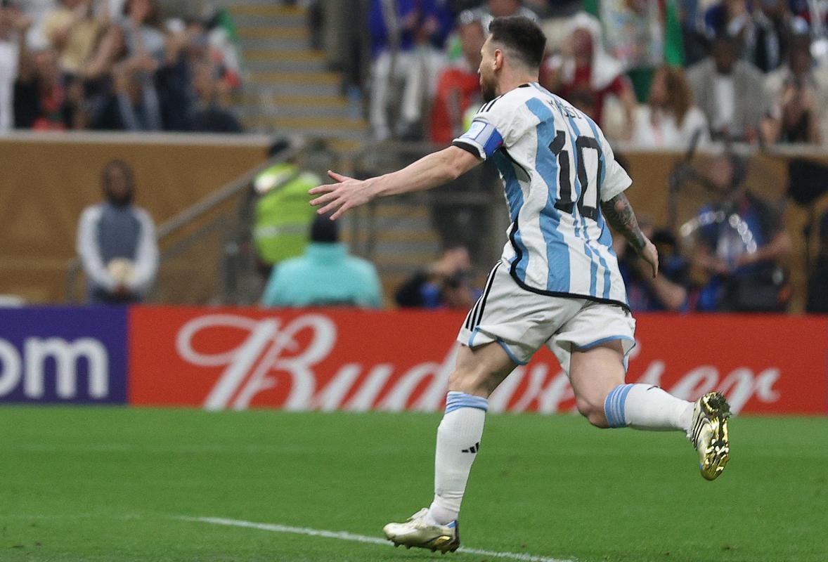 Messi abriu o placar para a Argentina sobre a Frana na final da Copa do Mundo. Veja o gol de pnalti por todos os ngulos