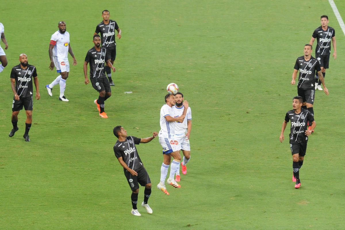 Fotos do jogo entre Cruzeiro e Ponte Preta, no Mineiro, em Belo Horizonte, pela 12 rodada da Srie B do Campeonato Brasileiro