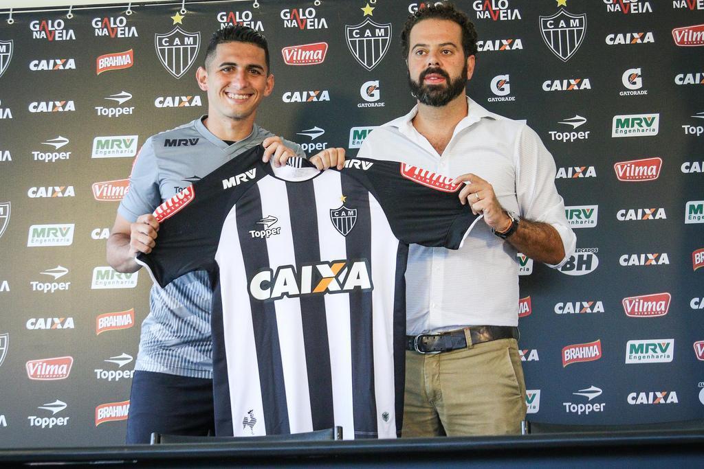 Danilo - lateral-esquerdo