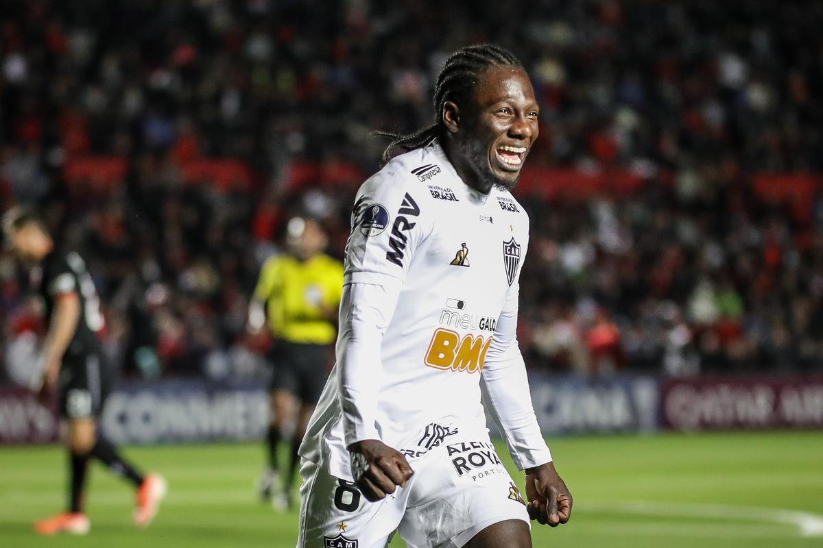 Yimmi Chará - O atacante colombiano foi vendido ao Portland Timbers, dos Estados Unidos, por R$ 24 milhões. O jogador foi atuar ao lado de seu irmão, Diego Chará, na MLS. Logo em seus primeiros meses, participou da campanha do título da liga norte-americana. Em 24 jogos, são quatro gols marcados.