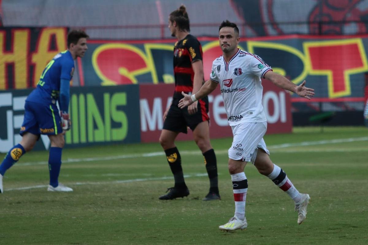 Pipico abriu o placar após lindo passe de Didira