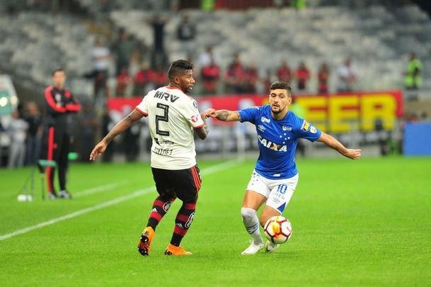 Fotos do primeiro tempo do duelo entre Cruzeiro e Flamengo, no Mineiro, pelas oitavas de final da Libertadores
