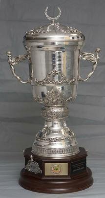 Réplica do troféu da Supercopa está na sede do Cruzeiro