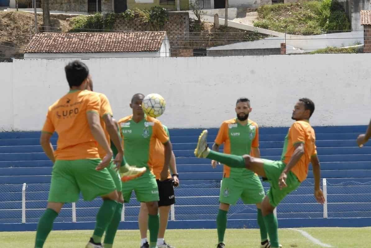 Amrica treina em Macei, no campo do CSA, para enfrentar o Murici-AL, pela Copa do Brasil