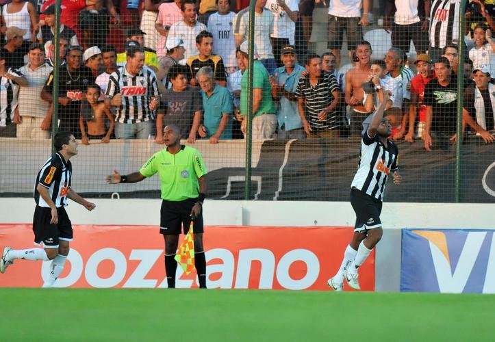 2010 - 45 pontos, com 13 vitórias, seis empates e 19 derrotas