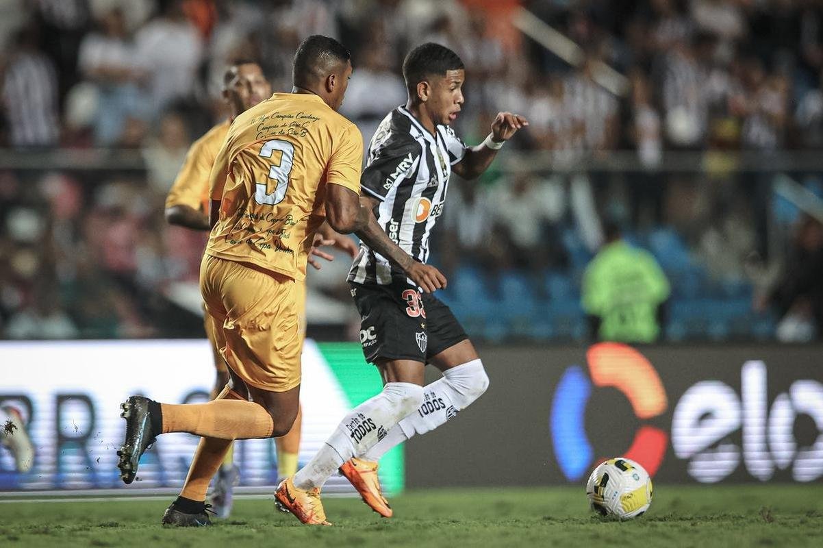 Fotos do jogo entre Brasiliense e Atltico no Estdio Klber Andrade, em Cariacica-ES, pela terceira fase da Copa do Brasil