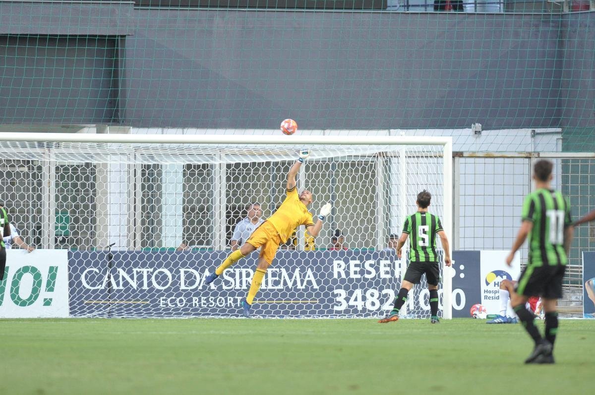 Veja fotos do jogo entre Amrica e Villa Nova