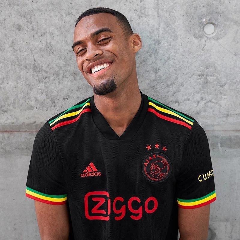 A homenagem do Ajax, da Holanda, para o artista Bob Marley rendeu a quarta (4) posio na lista