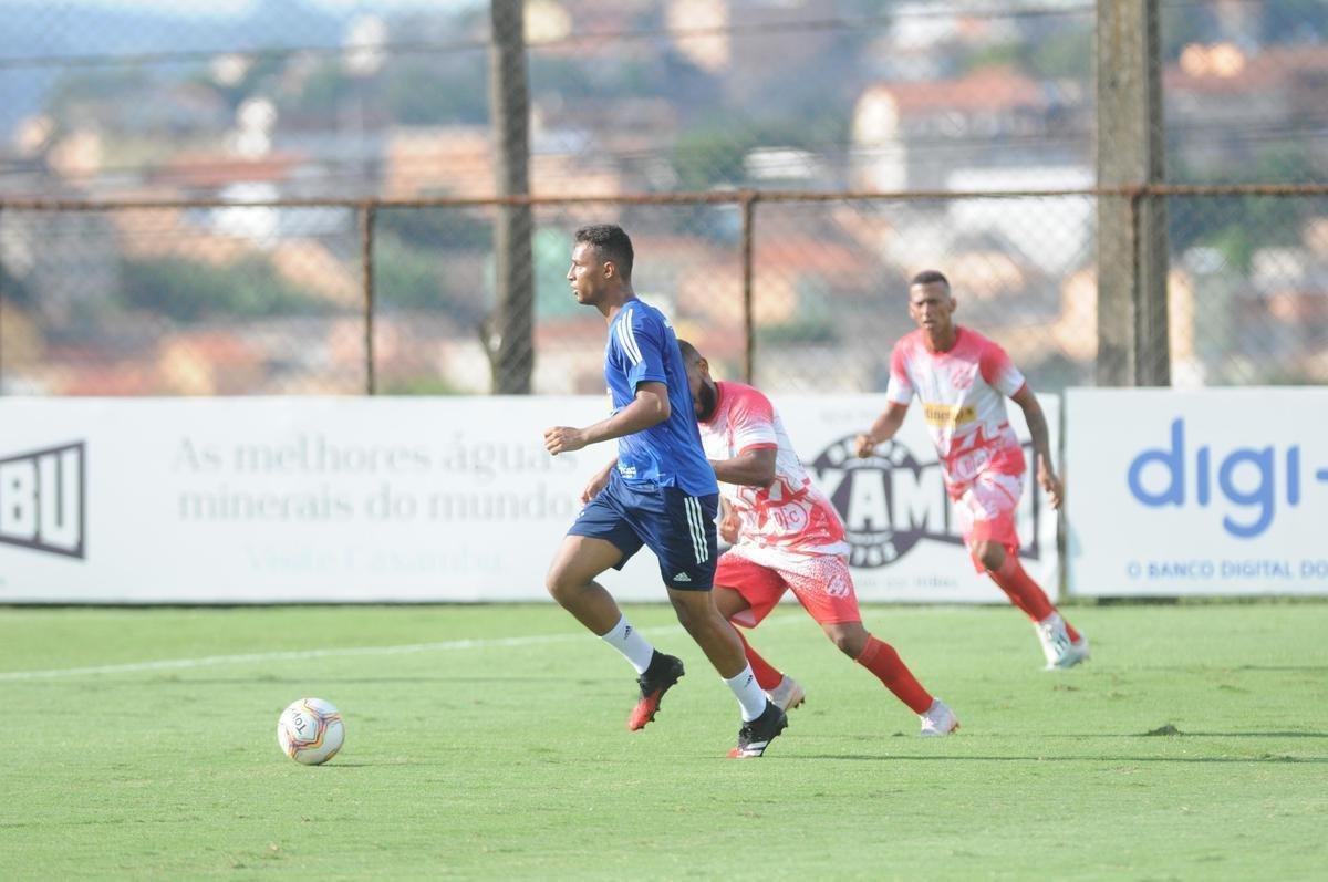 Cruzeiro venceu Democrata de Sete Lagoas por 5 a 1, nesta tera-feira, na Toca da Raposa II