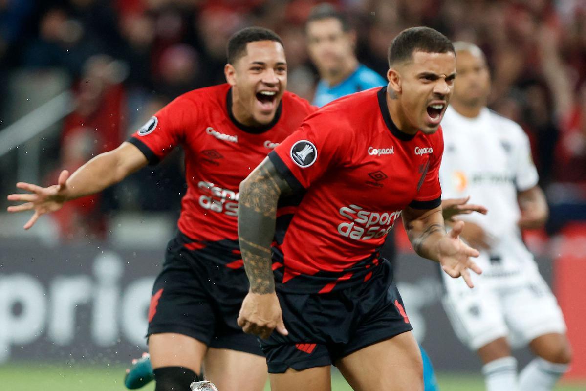 O Atltico visitou, na noite desta tera-feira (18/4), o Athletico-PR na Arena da Baixada, em Curitiba. A partida foi vlida pela 2 rodada do Grupo G da Copa Libertadores de 2023.