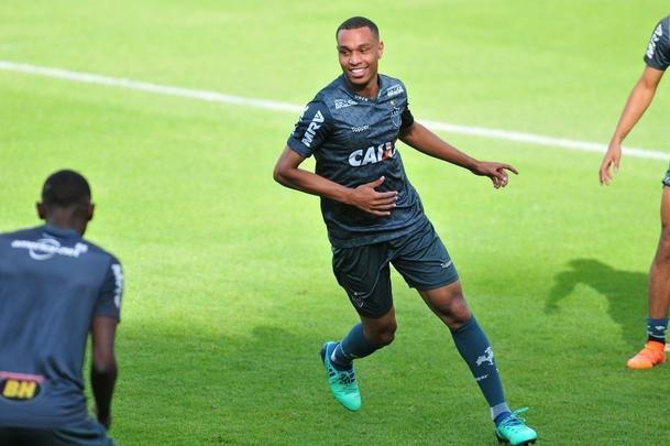 Fotos da apresentao e primeiro treino de Leandrinho no Atltico