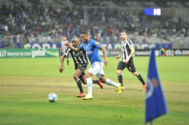 Fotos de Cruzeiro x Cear, no Mineiro, em jogo atrasado da 27 rodada do Brasileiro