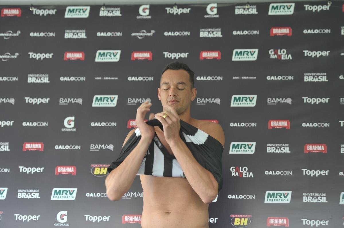 Zagueiro Rver, de 34 anos, assinou contrato com o Atltico at o fim da temporada 2021